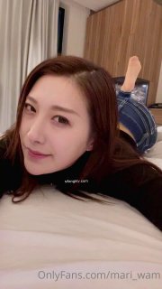 西洋性感美女⭕❌❌黑色丝袜能穿小白鞋吗